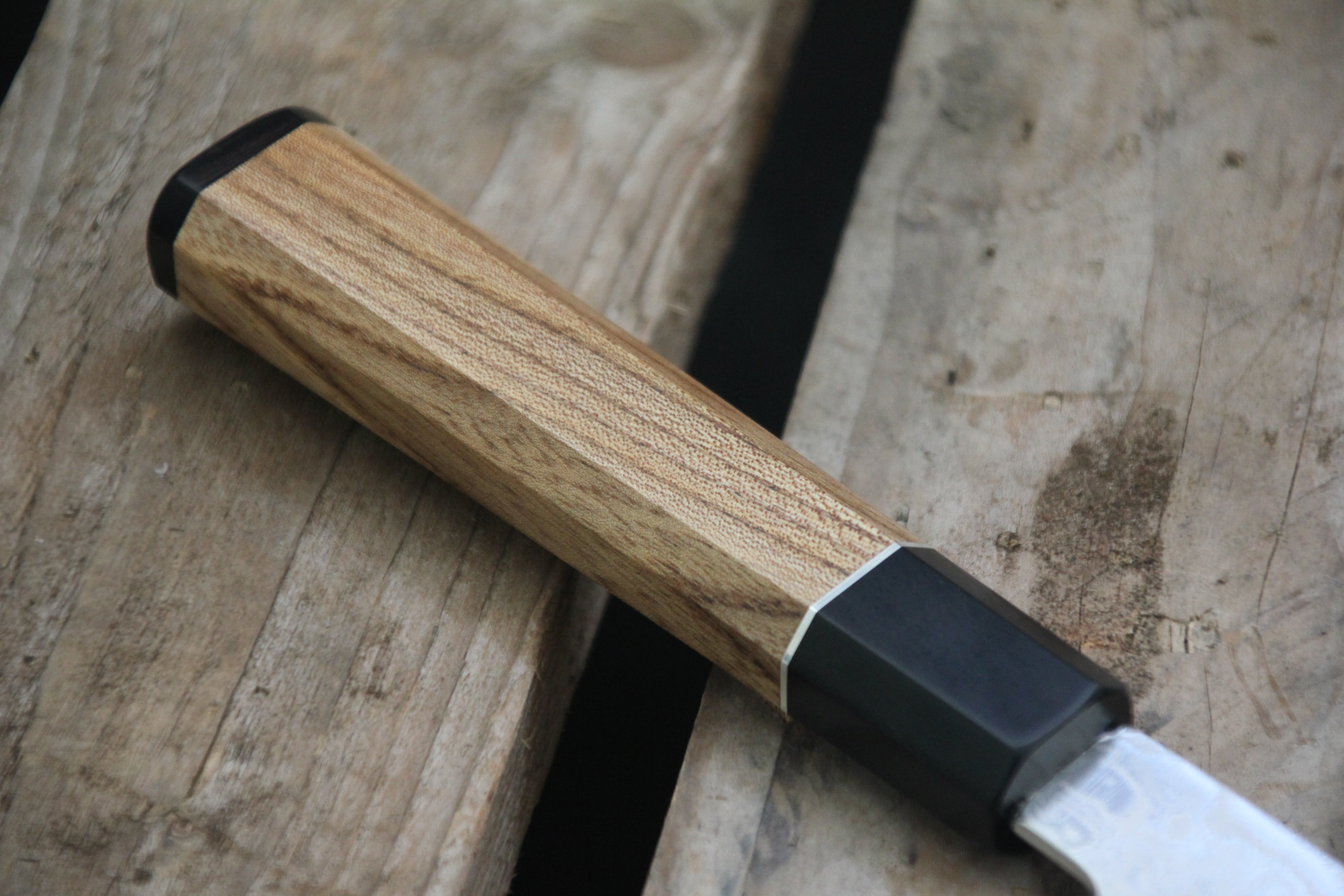 Gyuto 240 mm aus10 - African Blackwood, Sølv og Elm