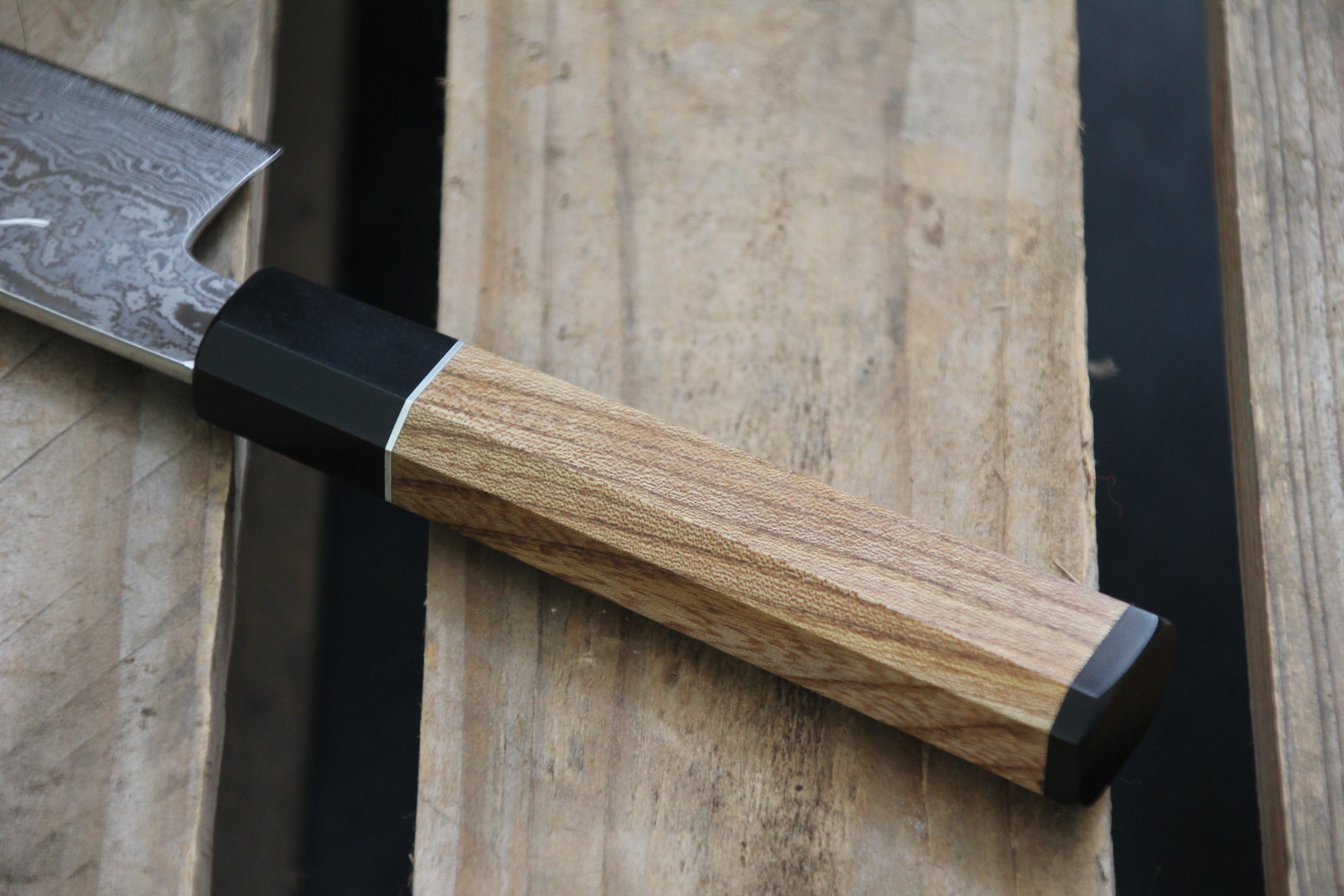 Gyuto 240 mm aus10 - African Blackwood, Sølv og Elm